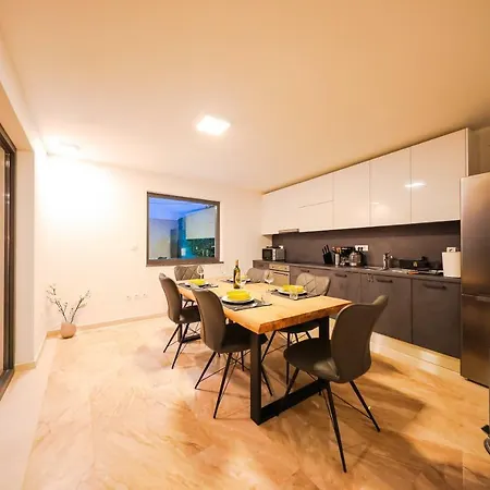 Konukevi Royal Exclusive 5*