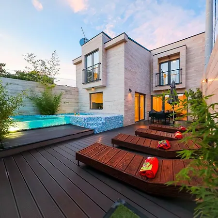 Konukevi Royal Exclusive 5*
